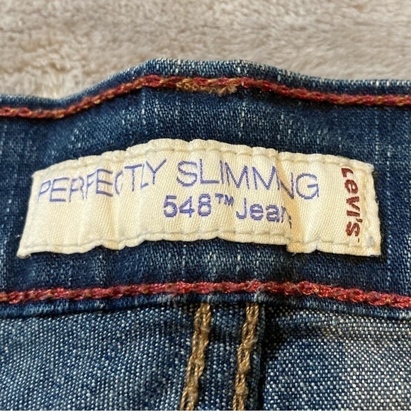 Levi's Perfectly Slimming 548 Bermuda Jean Shorts Size 6 - Picture 11 of 12